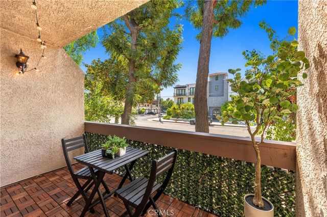 15207 Magnolia Boulevard 119, Sherman Oaks, CA 91403