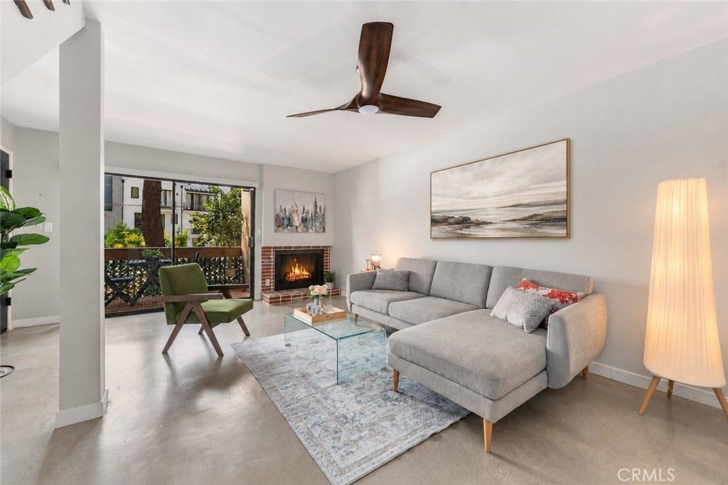 15207 Magnolia Boulevard 119, Sherman Oaks, CA 91403