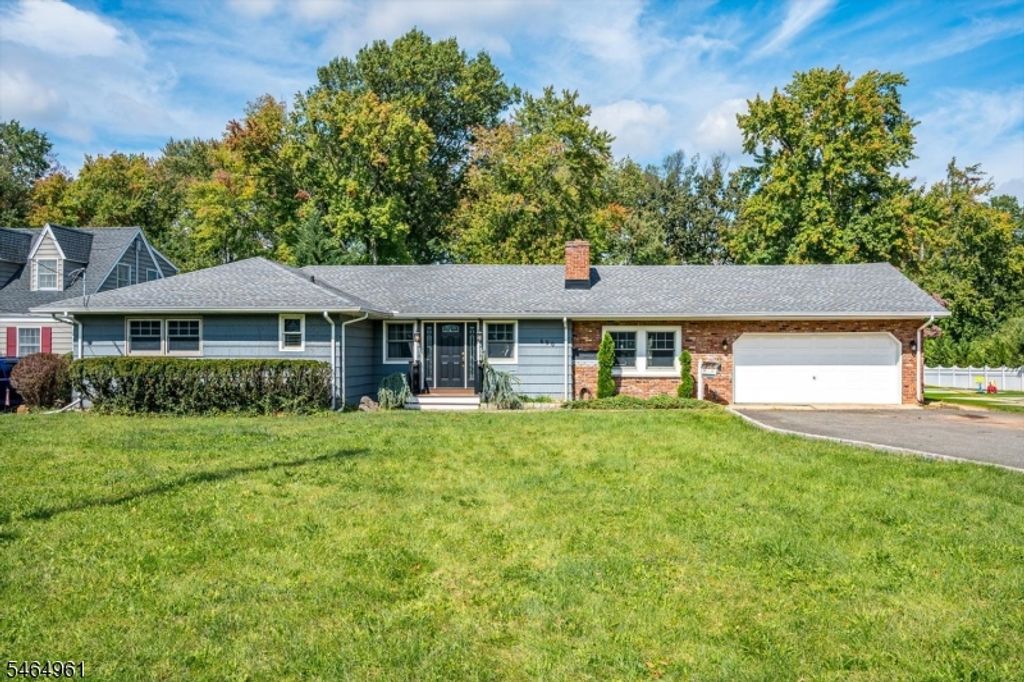 690 New Durham Rd, Metuchen Boro, NJ 08840 — exterior
