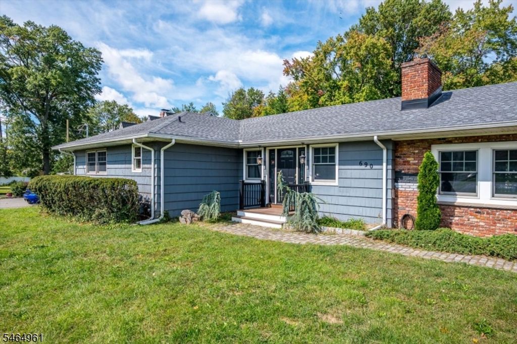 690 New Durham Rd, Metuchen Boro, NJ 08840 — photo 3