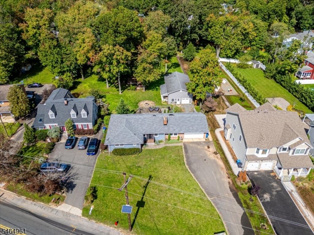 690 New Durham Rd, Metuchen Boro, NJ 08840 — photo 5
