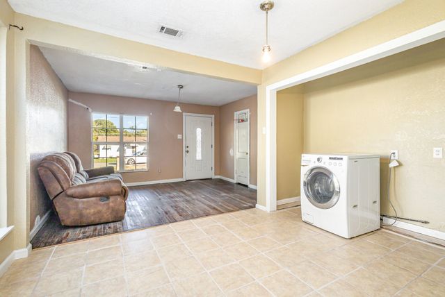 215 Glenview Street, Dallas, TX 75217