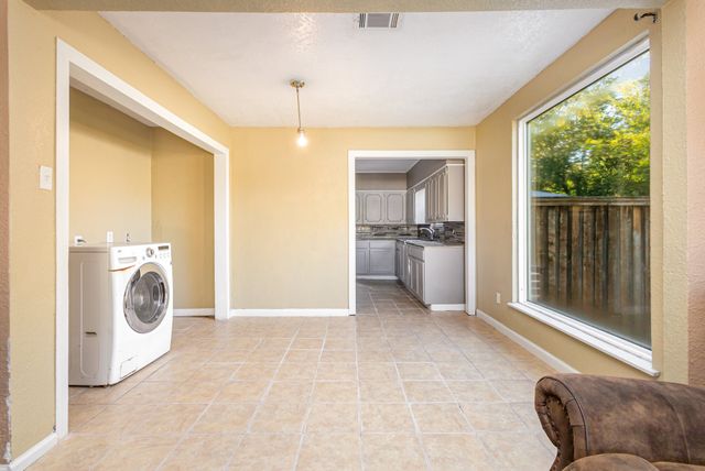 215 Glenview Street, Dallas, TX 75217