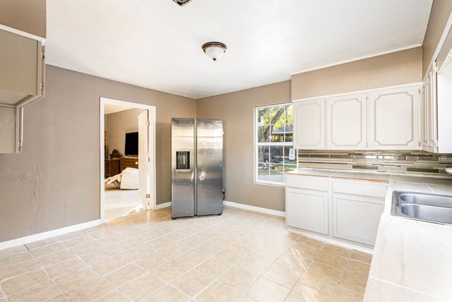 215 Glenview Street, Dallas, TX 75217