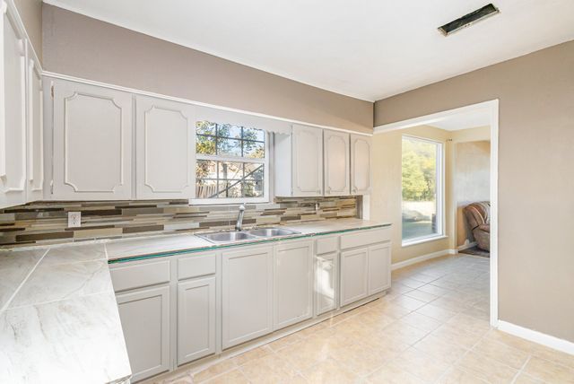 215 Glenview Street, Dallas, TX 75217