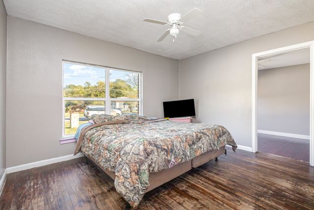 215 Glenview Street, Dallas, TX 75217