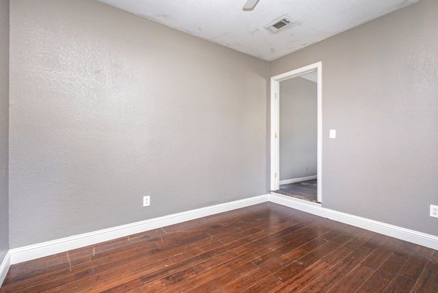 215 Glenview Street, Dallas, TX 75217