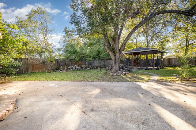 215 Glenview Street, Dallas, TX 75217