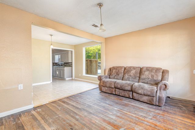 215 Glenview Street, Dallas, TX 75217