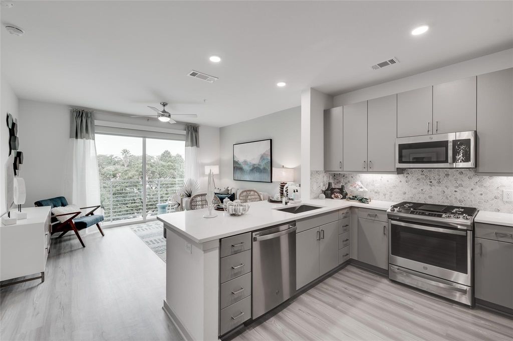 3636 W Dallas Street 374, Houston, TX 77019