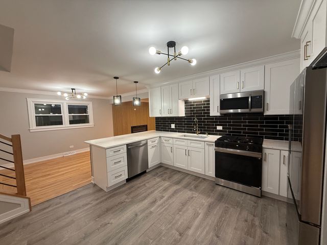 7716 Cronin Avenue, Justice, IL 60458