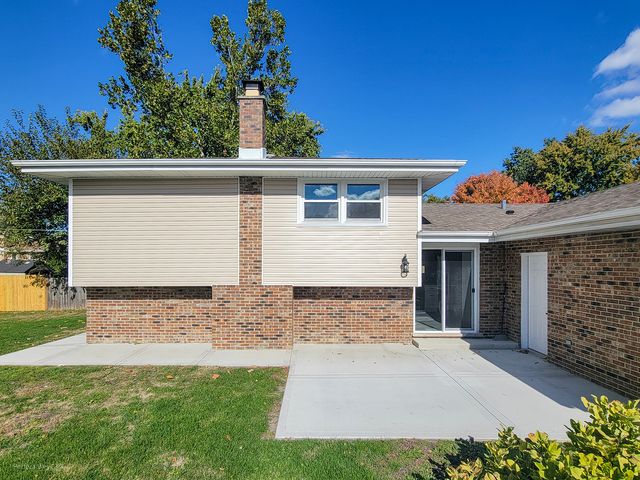 7716 Cronin Avenue, Justice, IL 60458