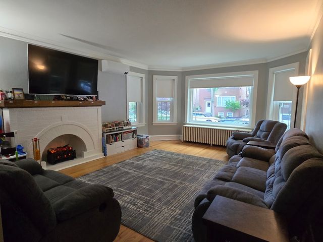 5910 N Campbell Avenue, Chicago, IL 60659