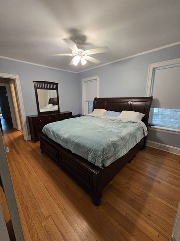 5910 N Campbell Avenue, Chicago, IL 60659