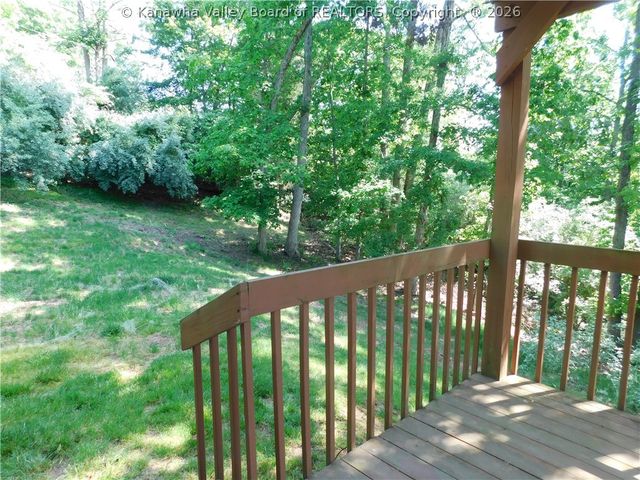 409 Rough Ridge Road, Hurricane, WV 25526