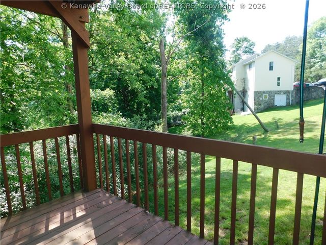 409 Rough Ridge Road, Hurricane, WV 25526