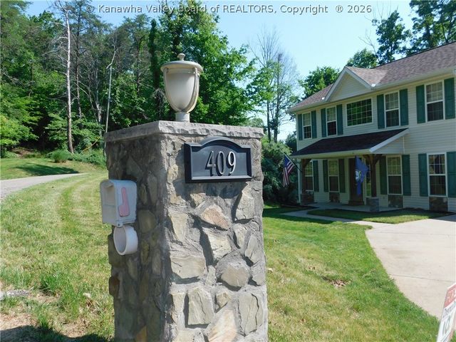 409 Rough Ridge Road, Hurricane, WV 25526