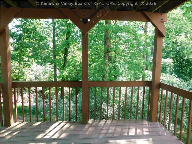 409 Rough Ridge Road, Hurricane, WV 25526
