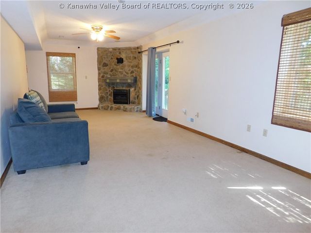 409 Rough Ridge Road, Hurricane, WV 25526