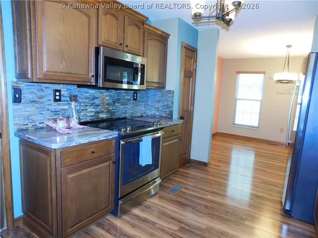 409 Rough Ridge Road, Hurricane, WV 25526