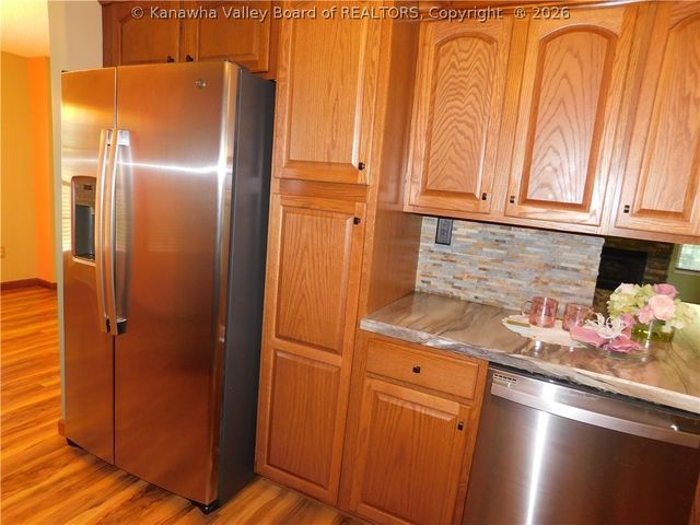 409 Rough Ridge Road, Hurricane, WV 25526
