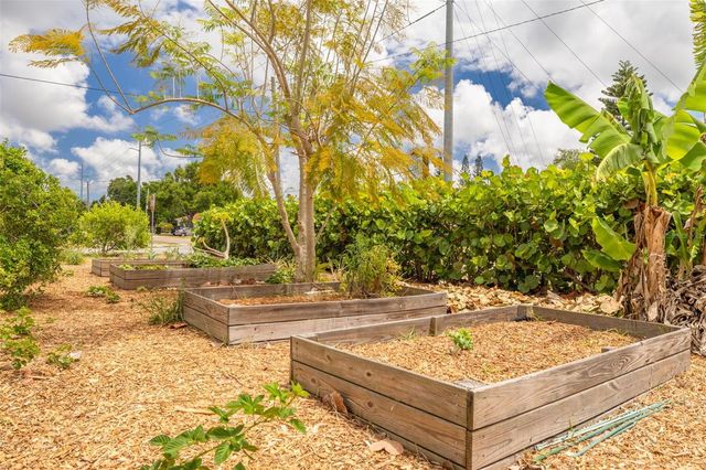 1099 52ND STREET S, Gulfport, FL 33707