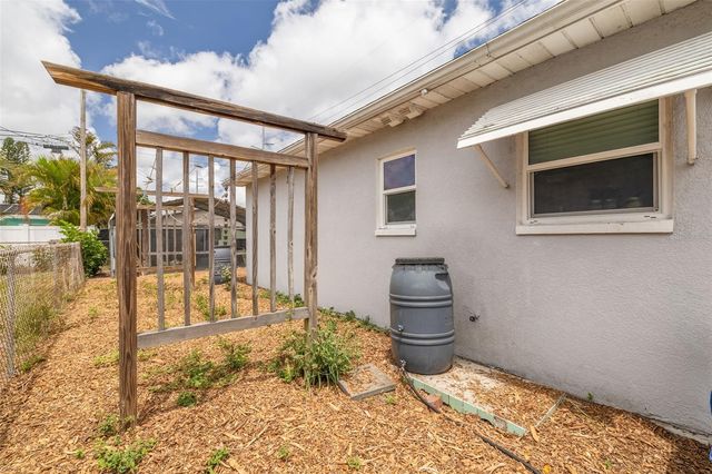 1099 52ND STREET S, Gulfport, FL 33707