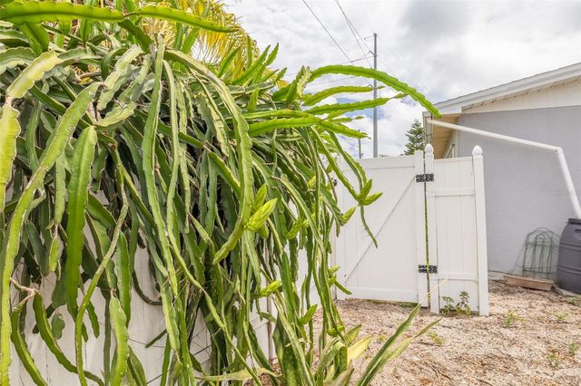 1099 52ND STREET S, Gulfport, FL 33707
