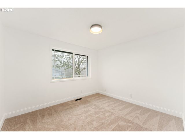 9725 Sw New Forest Dr, Beaverton, OR 97008