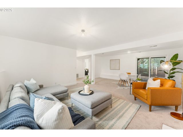 9725 Sw New Forest Dr, Beaverton, OR 97008