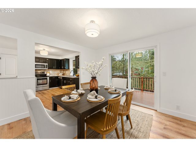 9725 Sw New Forest Dr, Beaverton, OR 97008