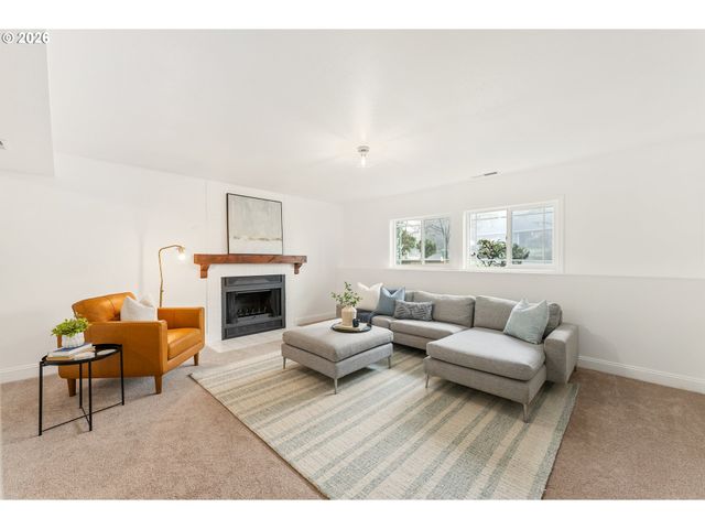 9725 Sw New Forest Dr, Beaverton, OR 97008