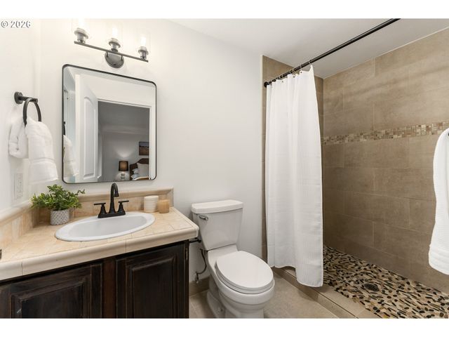 9725 Sw New Forest Dr, Beaverton, OR 97008