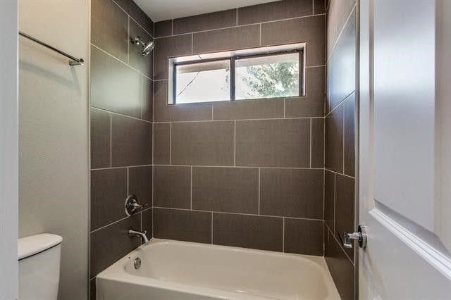 514 Hunters Glen Street, Lewisville, TX 75067