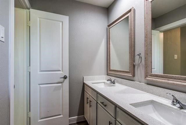 514 Hunters Glen Street, Lewisville, TX 75067