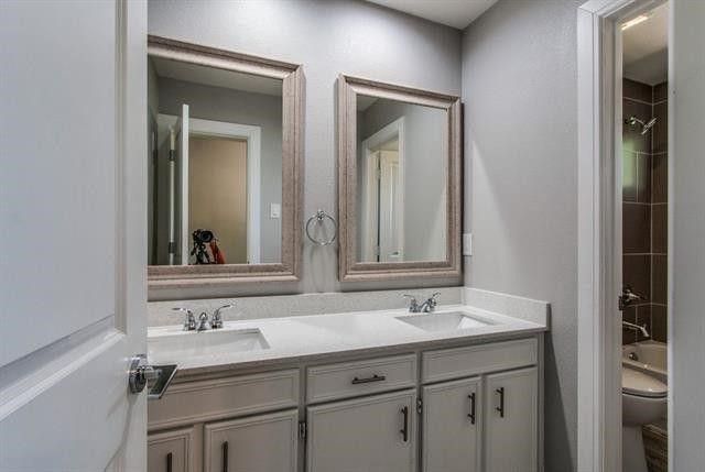 514 Hunters Glen Street, Lewisville, TX 75067