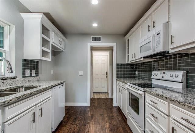 514 Hunters Glen Street, Lewisville, TX 75067