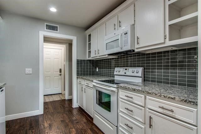 514 Hunters Glen Street, Lewisville, TX 75067