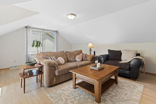 5240 Brandenburg Way, Madison, WI 53718