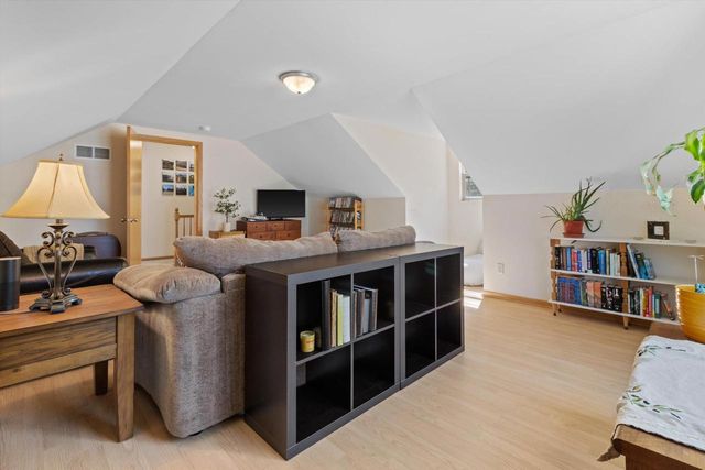 5240 Brandenburg Way, Madison, WI 53718