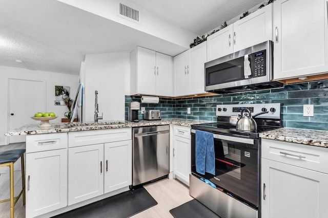 8721 Wiles Road 103, Coral Springs, FL 33067