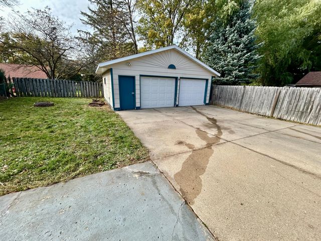 126 Lynn Road SW, Hutchinson, MN 55350