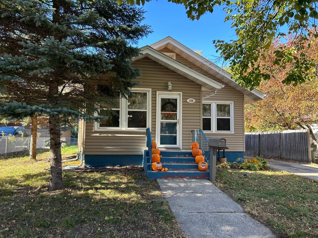 126 Lynn Road SW, Hutchinson, MN 55350