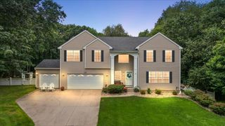 9354 Stratford Woods Trail, Kalamazoo, MI 49009
