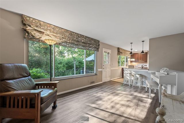 23270 Fleming Drive, Farmington, MI 48335