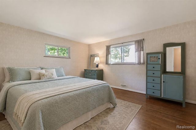 23270 Fleming Drive, Farmington, MI 48335