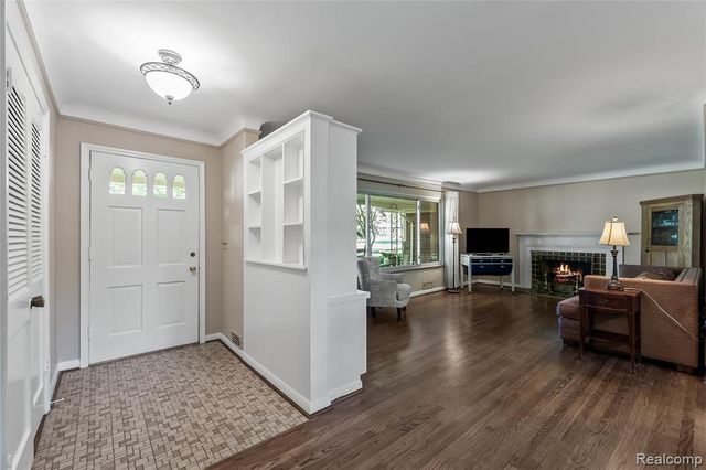 23270 Fleming Drive, Farmington, MI 48335