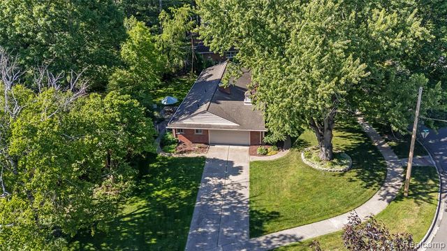 23270 Fleming Drive, Farmington, MI 48335