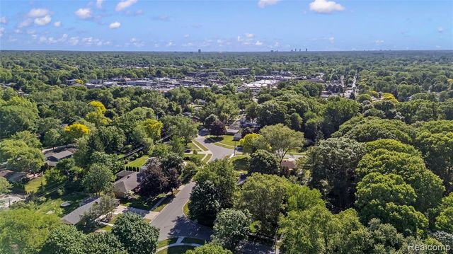 23270 Fleming Drive, Farmington, MI 48335