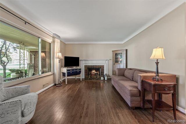 23270 Fleming Drive, Farmington, MI 48335